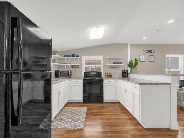 1214 E CAROLINE STREET, Tavares, FL 32778