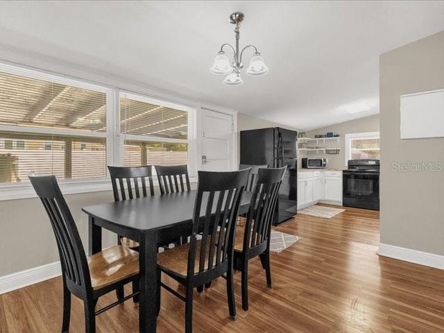 1214 E CAROLINE STREET, Tavares, FL 32778