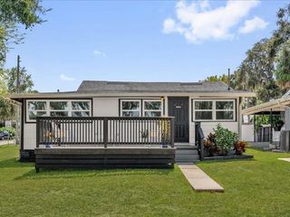 1214 E CAROLINE STREET, Tavares, FL 32778