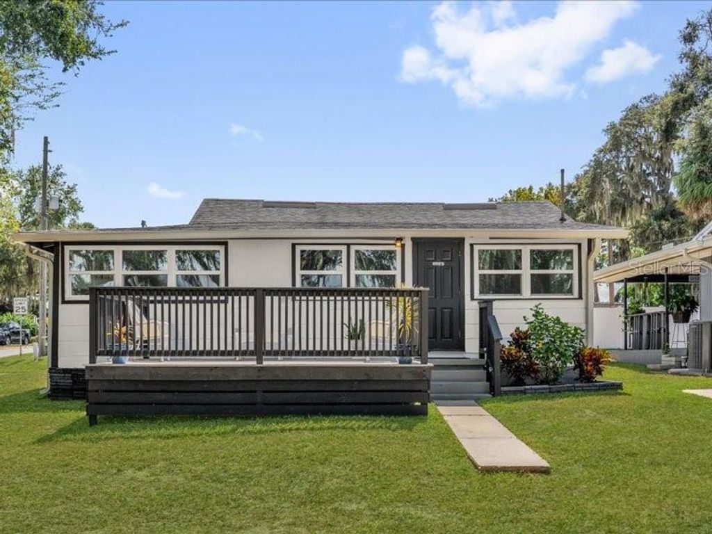 1214 E CAROLINE STREET, Tavares, FL 32778