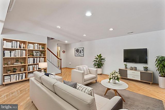 22109 CREEKVIEW DR, Gaithersburg, MD 20882