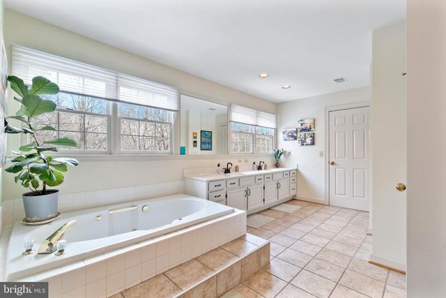 22109 CREEKVIEW DR, Gaithersburg, MD 20882