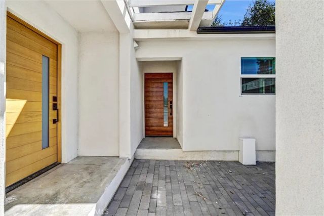 18221 Chatsworth B, Northridge, CA 91326