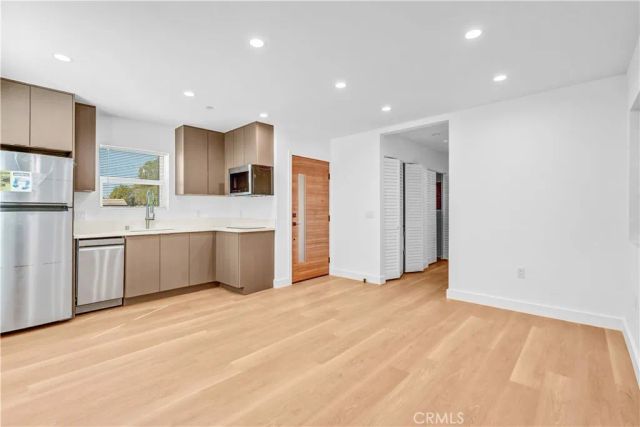 18221 Chatsworth B, Northridge, CA 91326