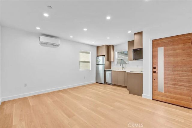 18221 Chatsworth B, Northridge, CA 91326