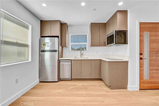 18221 Chatsworth B, Northridge, CA 91326