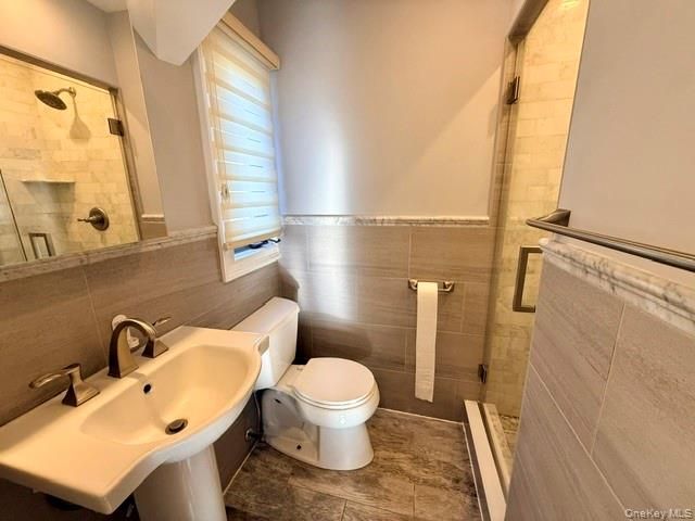 22 Andover Lane, Manhasset, NY 11030