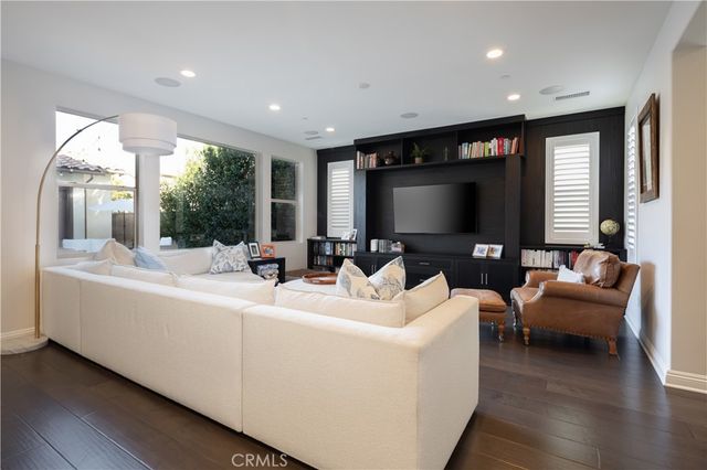 22 Preston Place, Tustin, CA 92782