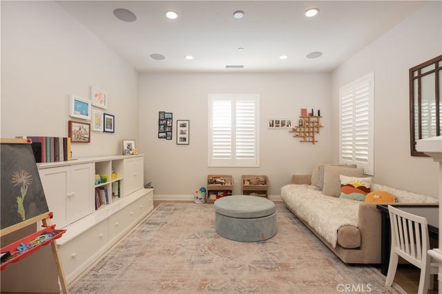 22 Preston Place, Tustin, CA 92782