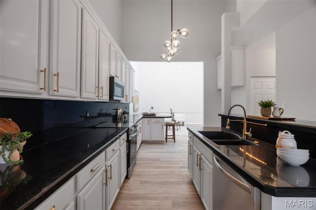 730 Willow Spring Hill Court, Chesterfield, MO 63017