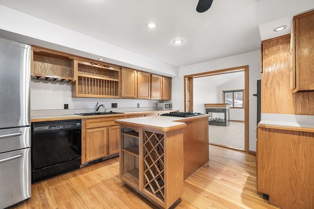 34 Paris St, Everett, MA 02149