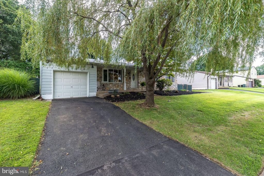 1331 CLOVER LN, FEASTERVILLE TREVOSE, PA 19053 — photo 2