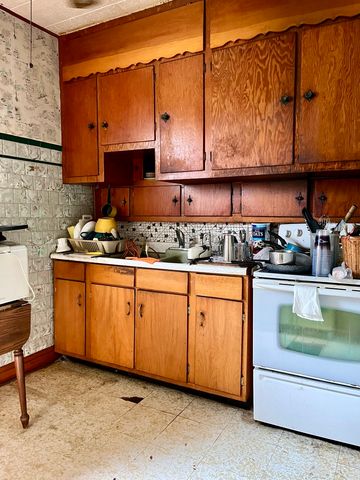 8034 W 42nd Street, Lyons, IL 60534