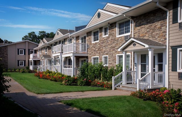 20 Williams Boulevard 20-1C, Lake Grove, NY 11755