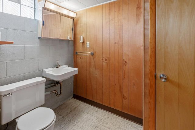 2468 S 61st STREET, West Allis, WI 53219