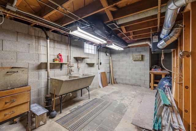 2468 S 61st STREET, West Allis, WI 53219