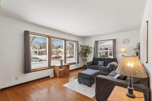 2468 S 61st STREET, West Allis, WI 53219