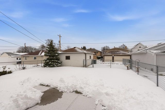 2468 S 61st STREET, West Allis, WI 53219