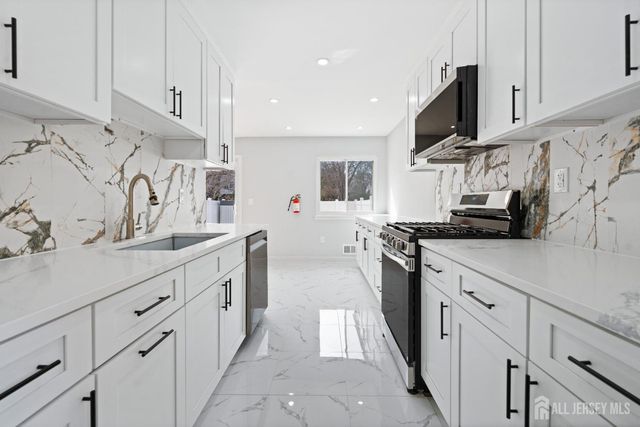 4-F Lincoln Lane, South Brunswick, NJ 08810