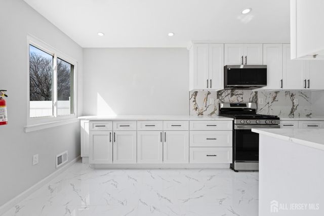 4-F Lincoln Lane, South Brunswick, NJ 08810