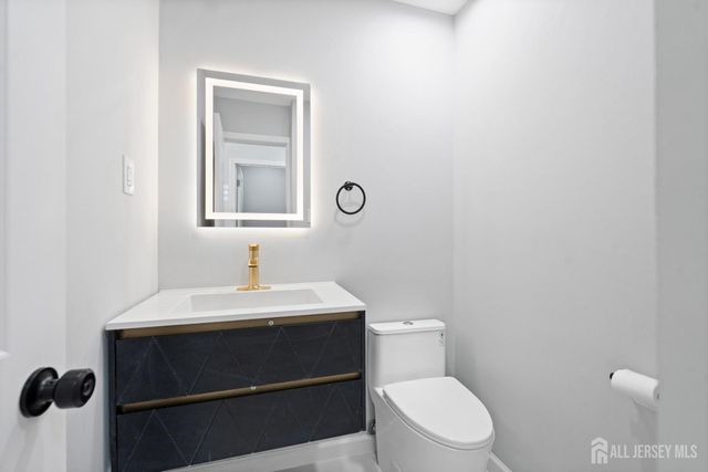 4-F Lincoln Lane, South Brunswick, NJ 08810