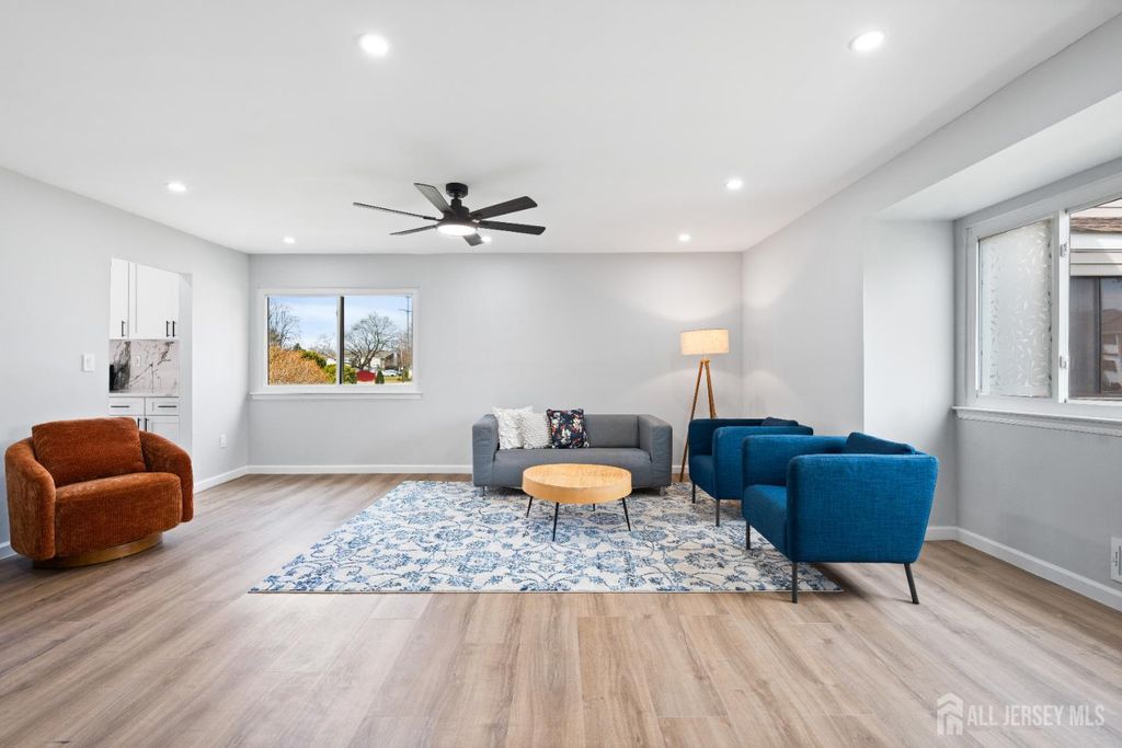 4-F Lincoln Lane, South Brunswick, NJ 08810