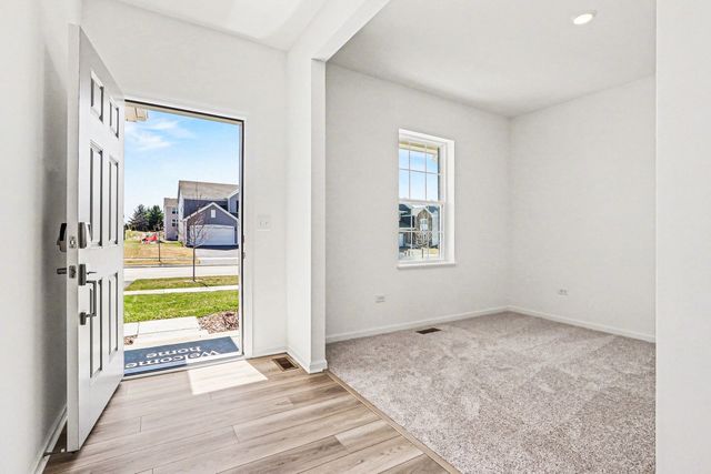 413 Hathaway Lane, Oswego, IL 60543