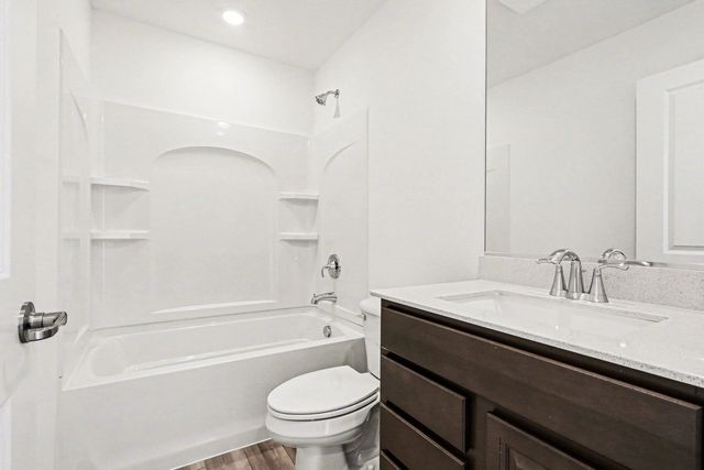 413 Hathaway Lane, Oswego, IL 60543