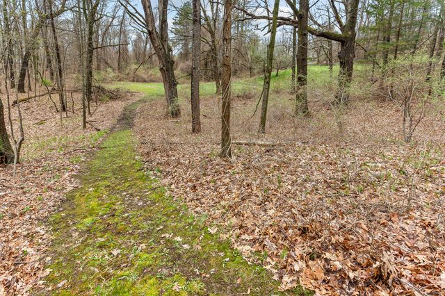 250 Scottshill Road, Milford Charter Twp, MI 48381