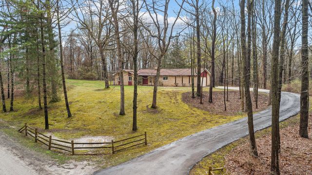 250 Scottshill Road, Milford Charter Twp, MI 48381