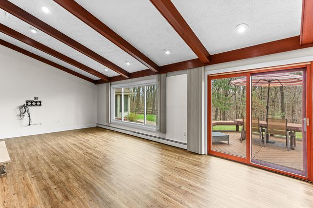 250 Scottshill Road, Milford Charter Twp, MI 48381
