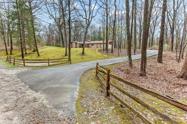 250 Scottshill Road, Milford Charter Twp, MI 48381
