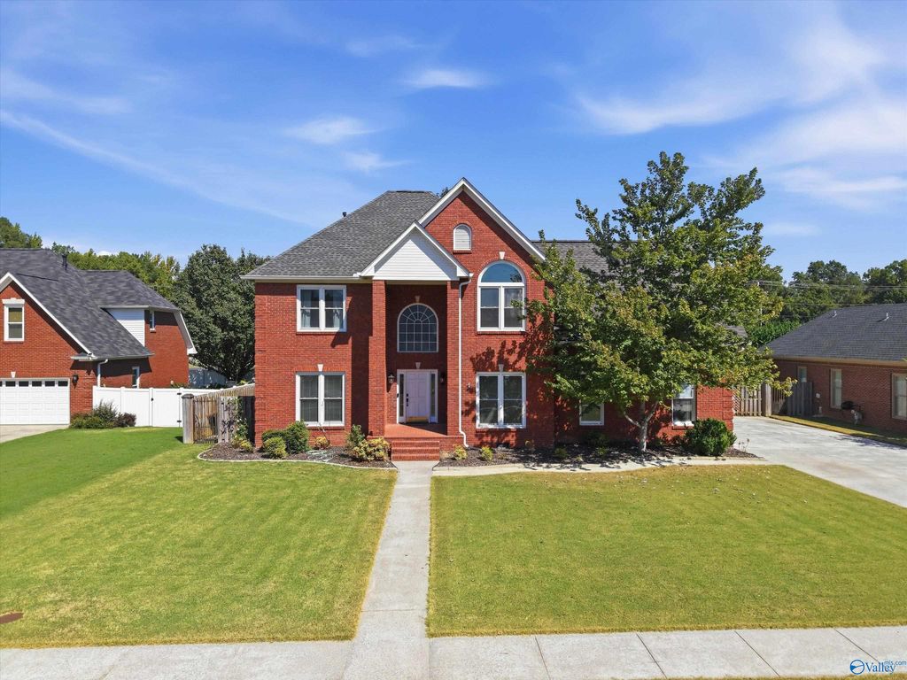 1906 Colony Way SW, Decatur, AL 35603