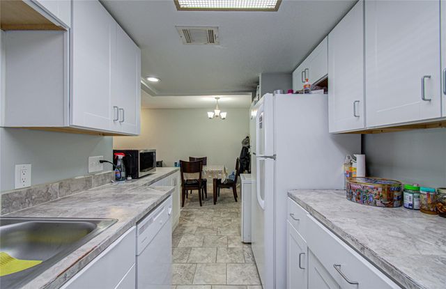 9009 Richmond Avenue 703, Houston, TX 77063