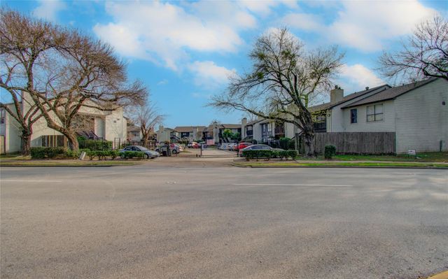 9009 Richmond Avenue 703, Houston, TX 77063