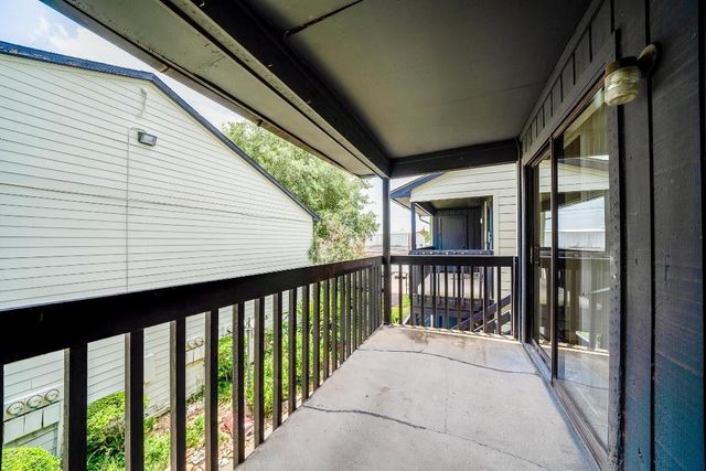 9009 Richmond Avenue 703, Houston, TX 77063