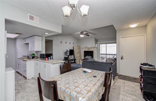 9009 Richmond Avenue 703, Houston, TX 77063