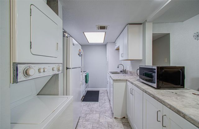 9009 Richmond Avenue 703, Houston, TX 77063