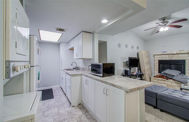 9009 Richmond Avenue 703, Houston, TX 77063