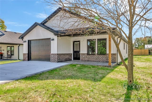 633 W Cherry Street, Scottsburg, IN 47170