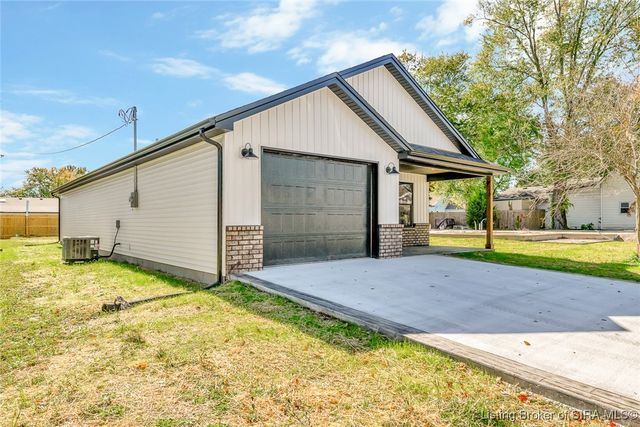 633 W Cherry Street, Scottsburg, IN 47170