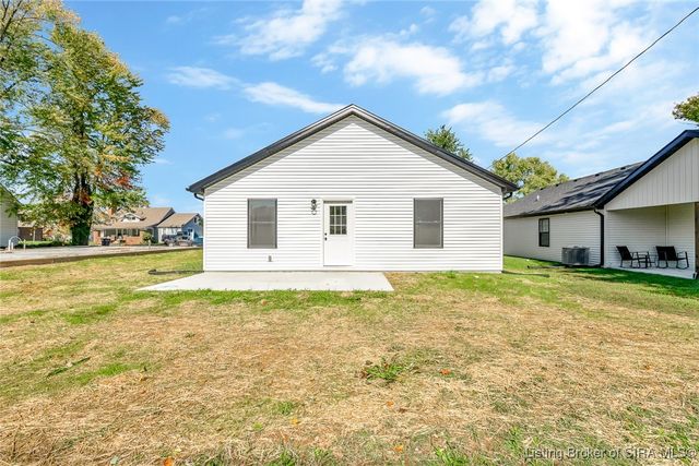 633 W Cherry Street, Scottsburg, IN 47170