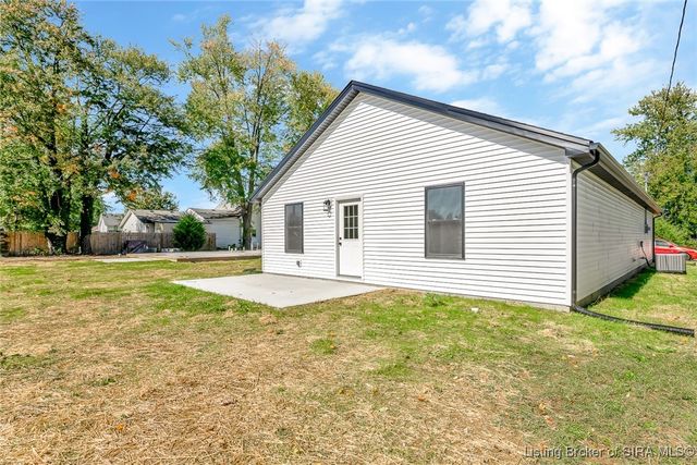 633 W Cherry Street, Scottsburg, IN 47170