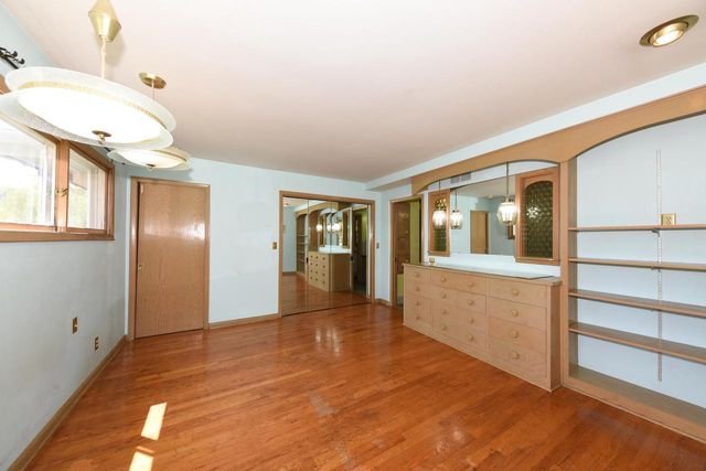 N48W16806 Lisbon ROAD, Menomonee Falls, WI 53051