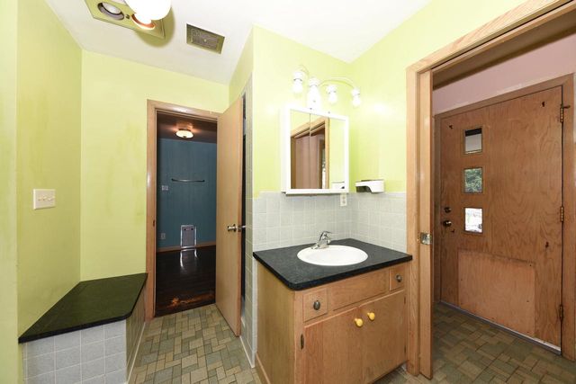 N48W16806 Lisbon ROAD, Menomonee Falls, WI 53051