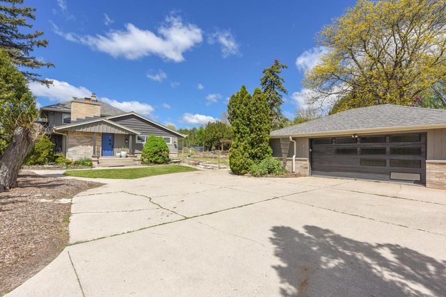 N48W16806 Lisbon ROAD, Menomonee Falls, WI 53051