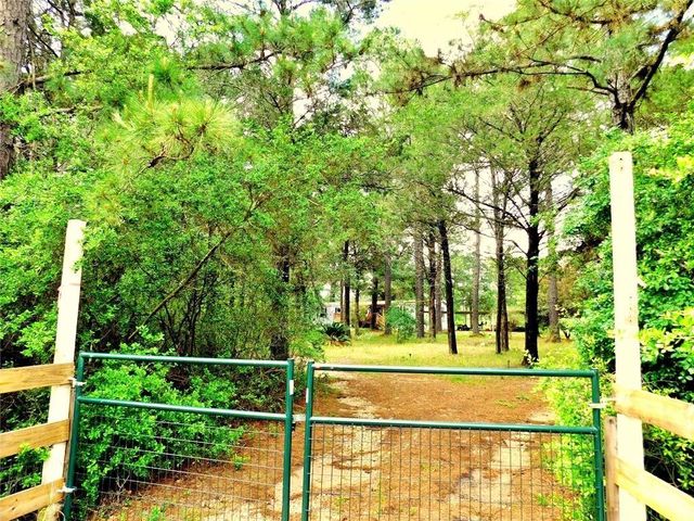 1095 Elm Crest Drive, New Ulm, TX 78950