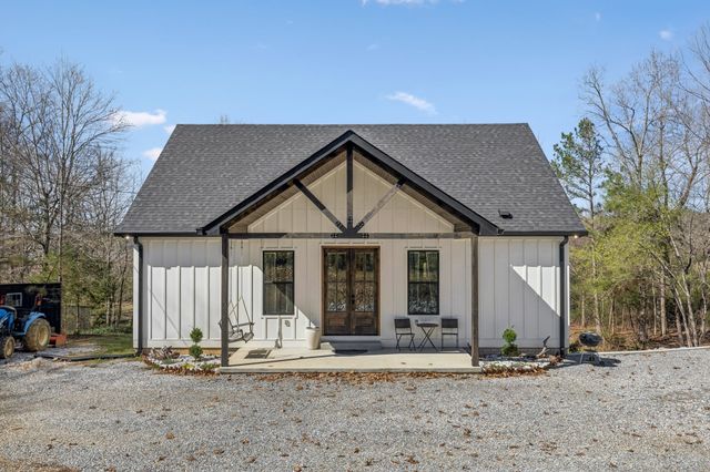 1602 White Oak Rd, Stewart, TN 37175