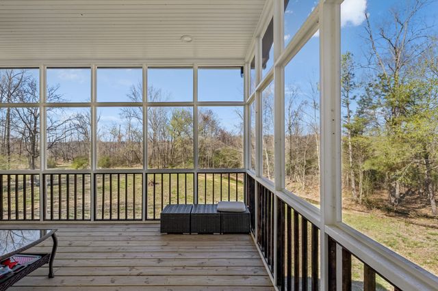 1602 White Oak Rd, Stewart, TN 37175