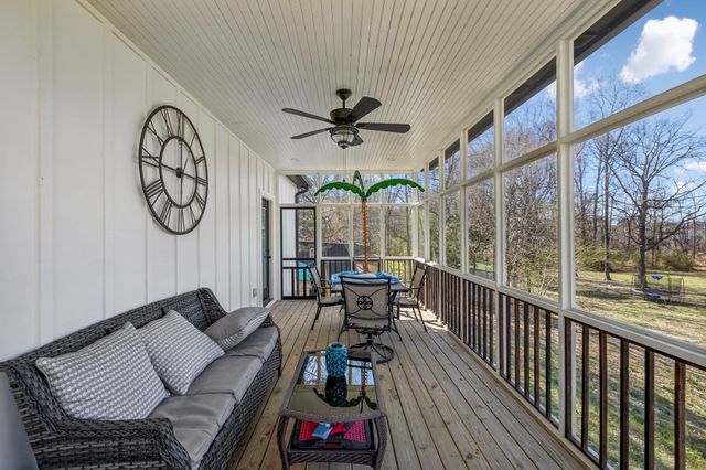 1602 White Oak Rd, Stewart, TN 37175